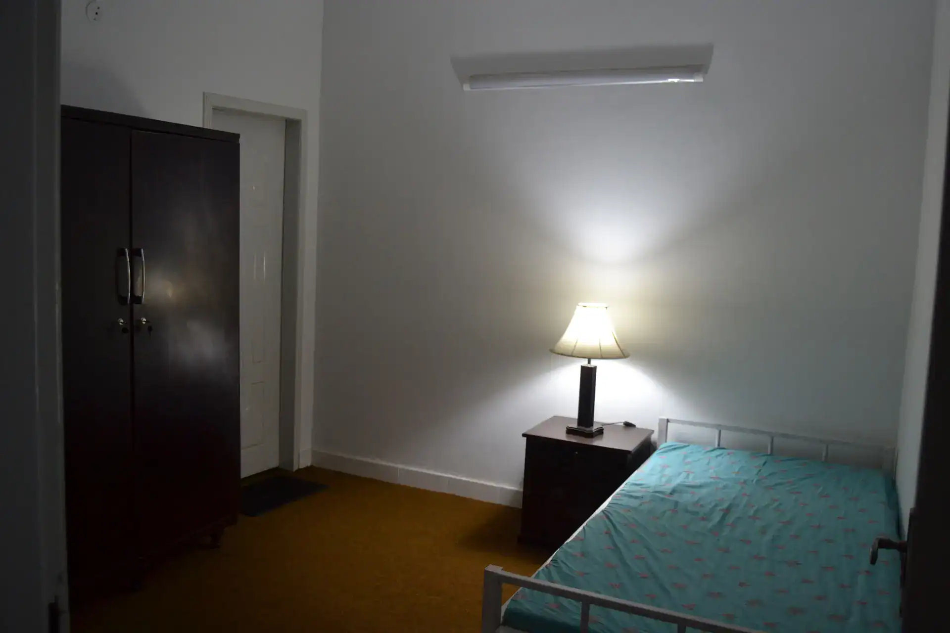 Fully furnished girls hostel room in Lahore